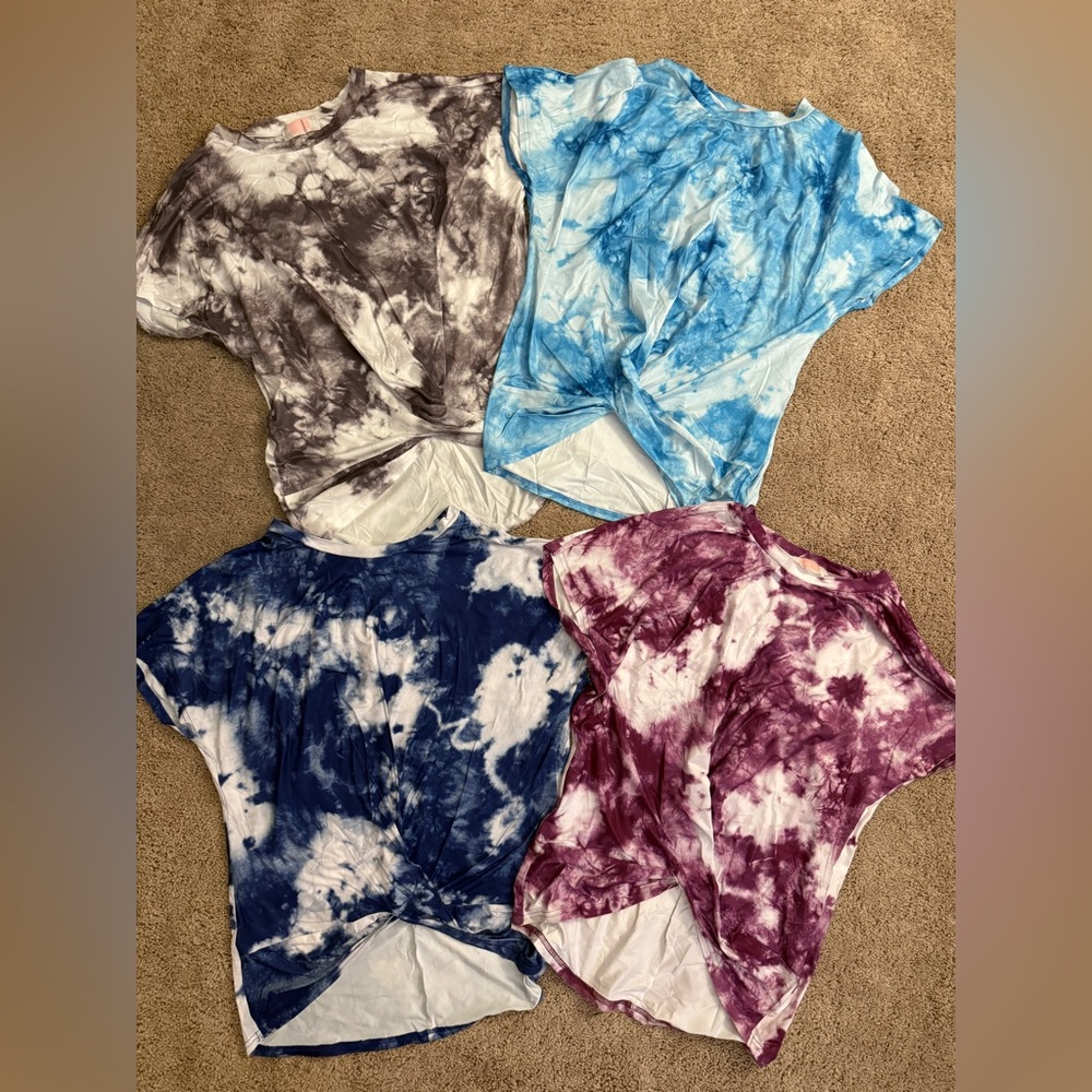 C+D+M Tie-Dye T-shirt Women size Small Blue Purple Gray Twist Short Sleeve Tops
